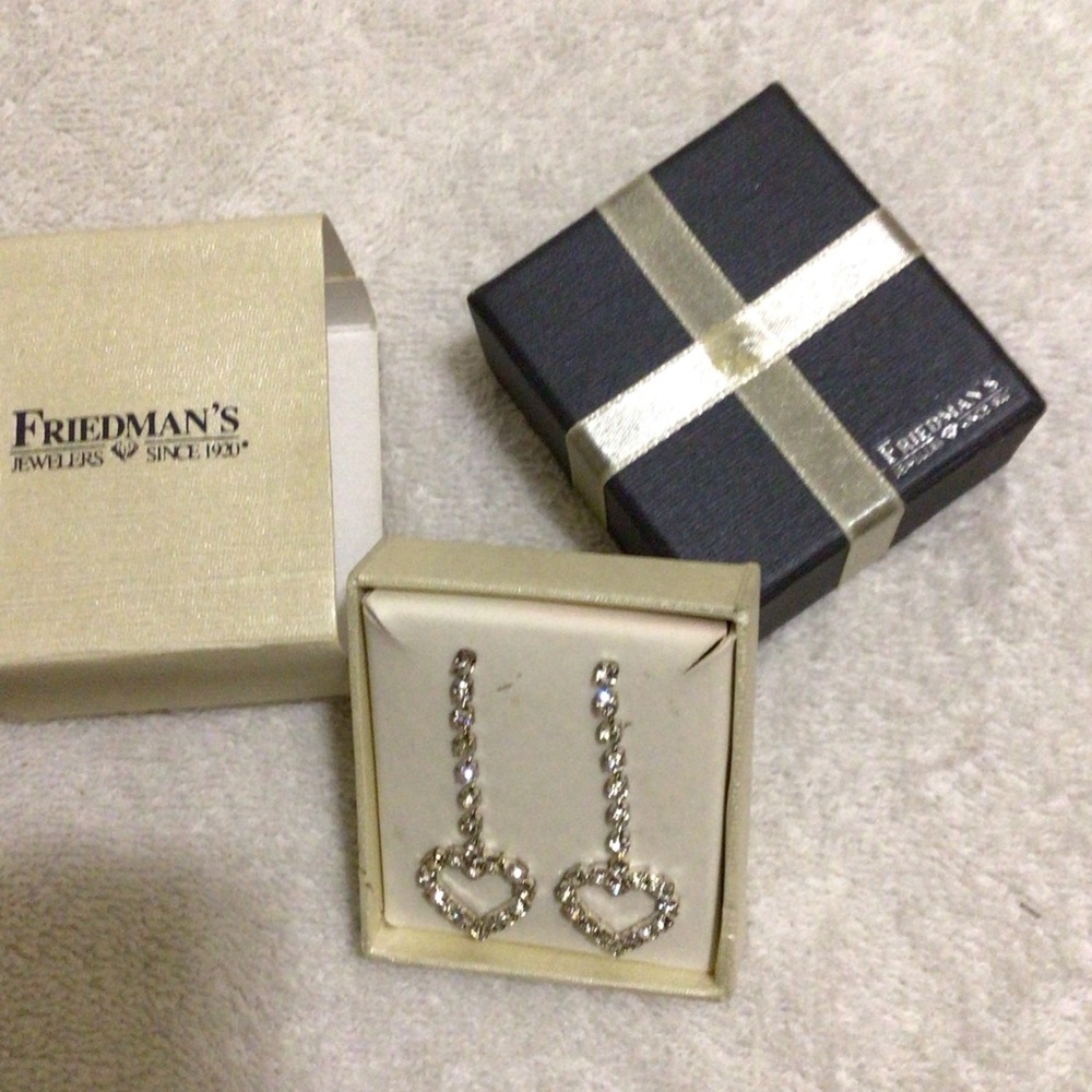 Friedman’s heart rhinestone earring